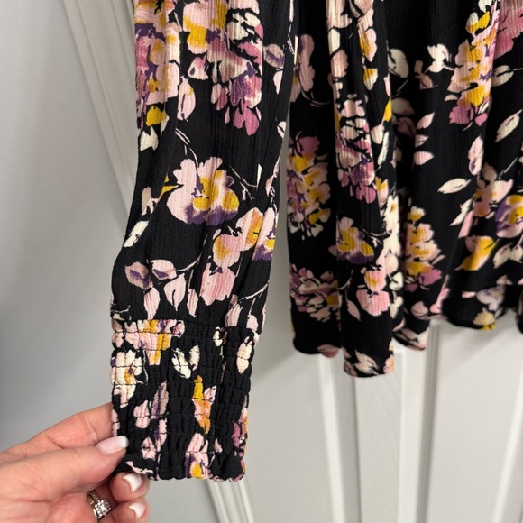Torrid Black and Pink Floral Long Sleeve Women's Tunic Blouse - Size 1 - Picture 4 of 8